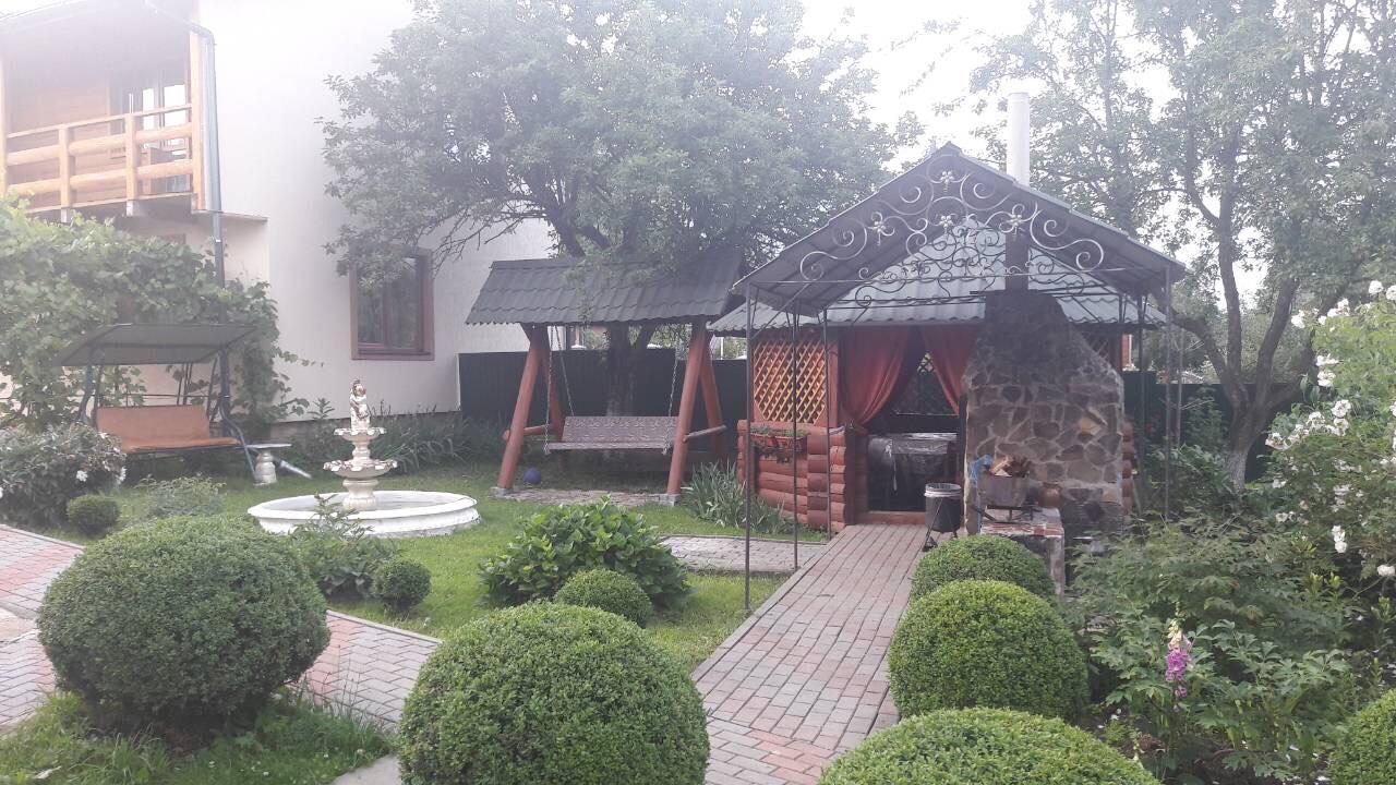 U Romana Jaremtsche Exterior foto