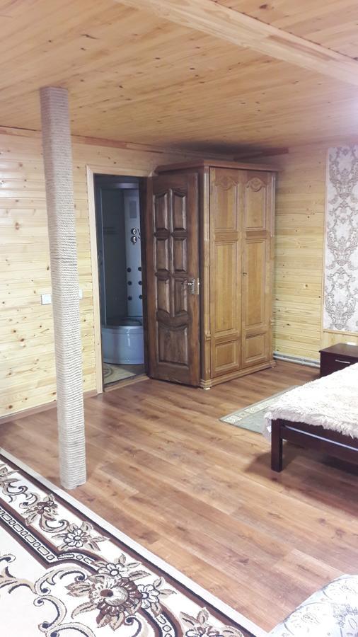 U Romana Jaremtsche Exterior foto