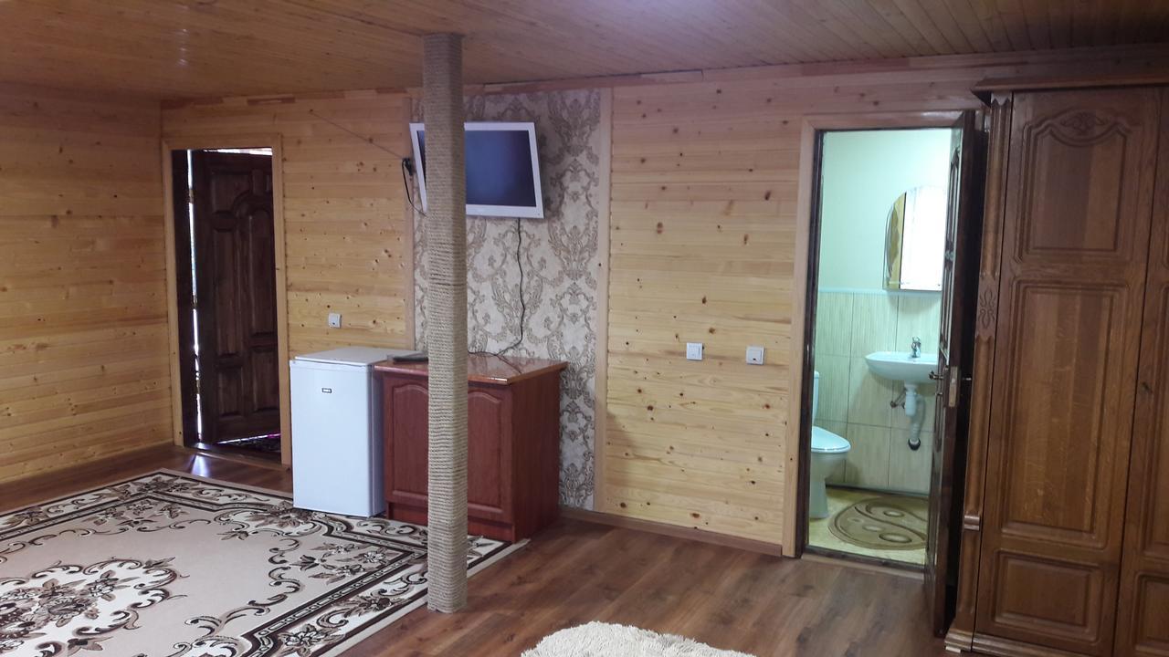 U Romana Jaremtsche Exterior foto